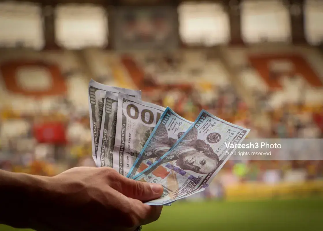 لبخند بیرانوند به باران دلارهای کاغذی