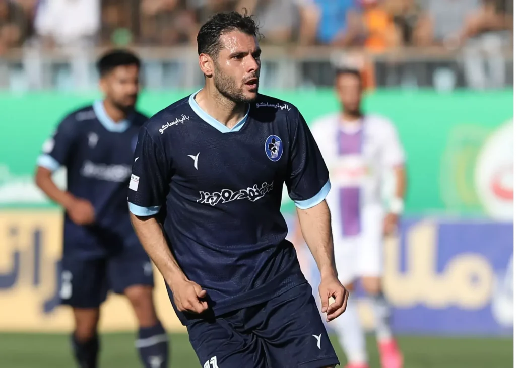 نقی‌زاده از پالایش نفت جدا شد!/ فسخ سریع هافبک تبریزی به سمت لیگ برتر