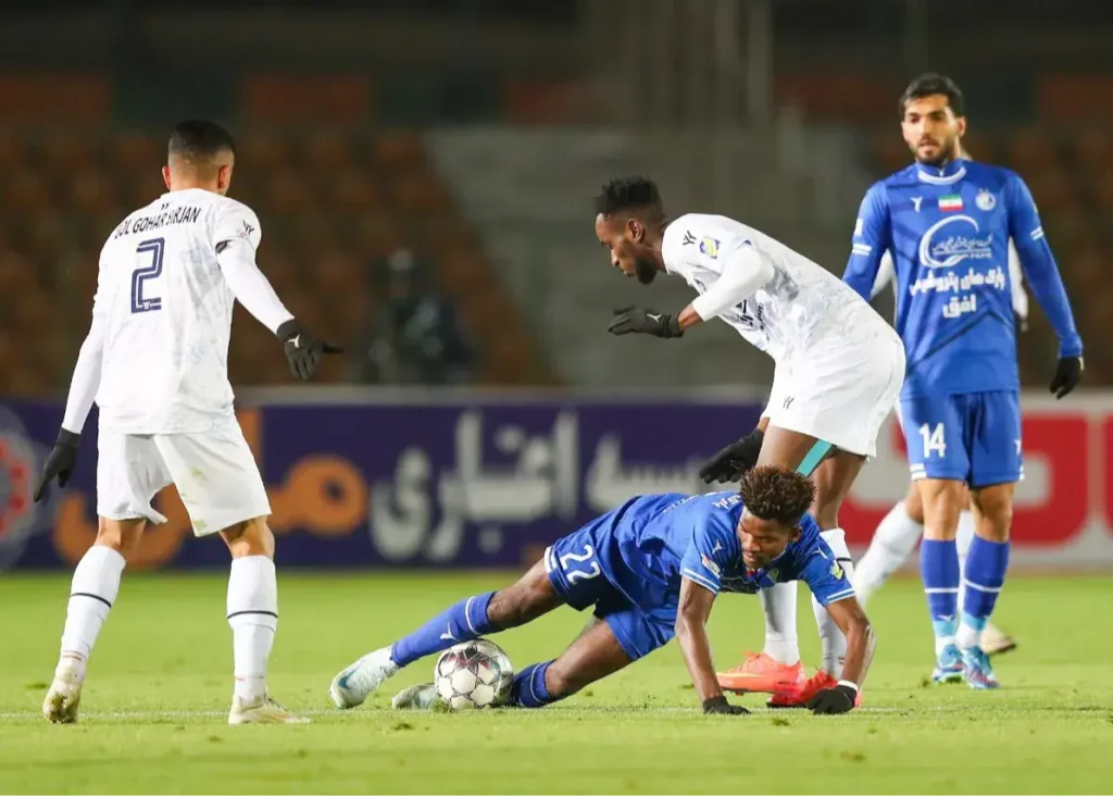 گزارش زنده: گل‌گهر 1 – استقلال 0