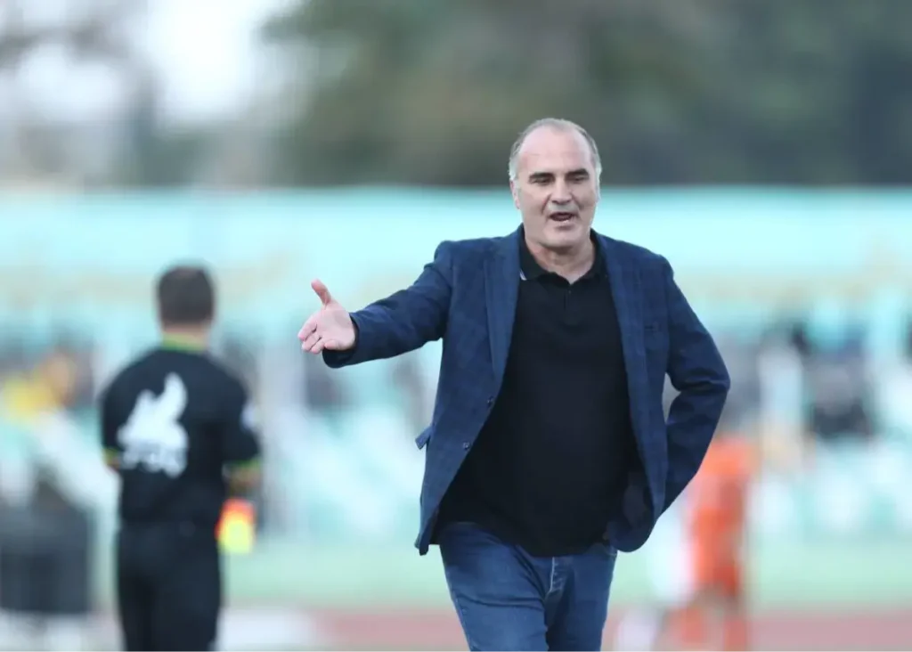 گلایه سرمربی قعرنشین از صدرنشین لیگ یک