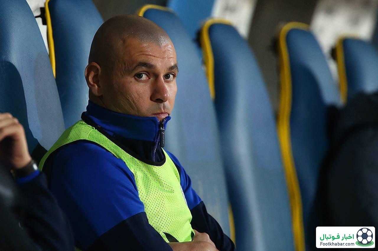 اتفاق هالیوودی: هوادار استقلال روی کاپوت ماشین سیلوا