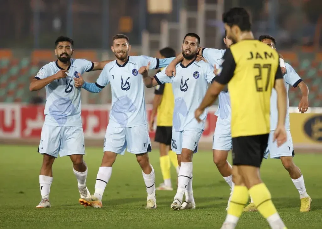 لیگ یک: پیکان با نور بالا به سمت لیگ برتر