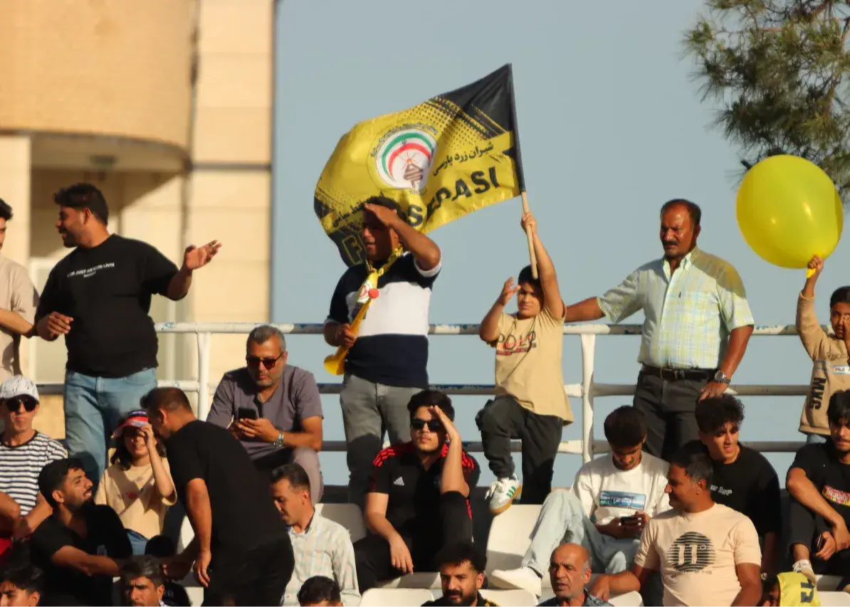 پرچم‌های برافراشته فجر برای جشن صعود (عکس)