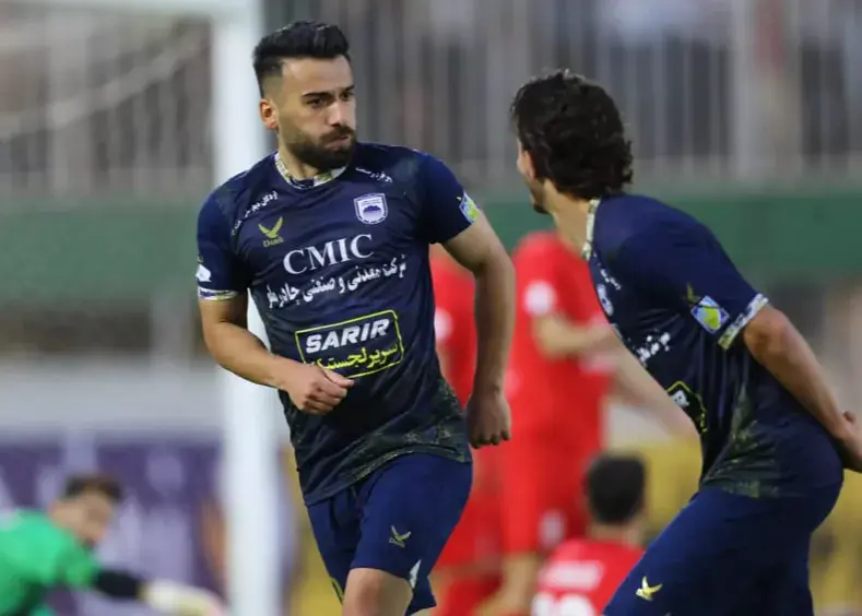 گلزن ماه: مادرم گفت چرا به اسکوچیچ گل زدی!