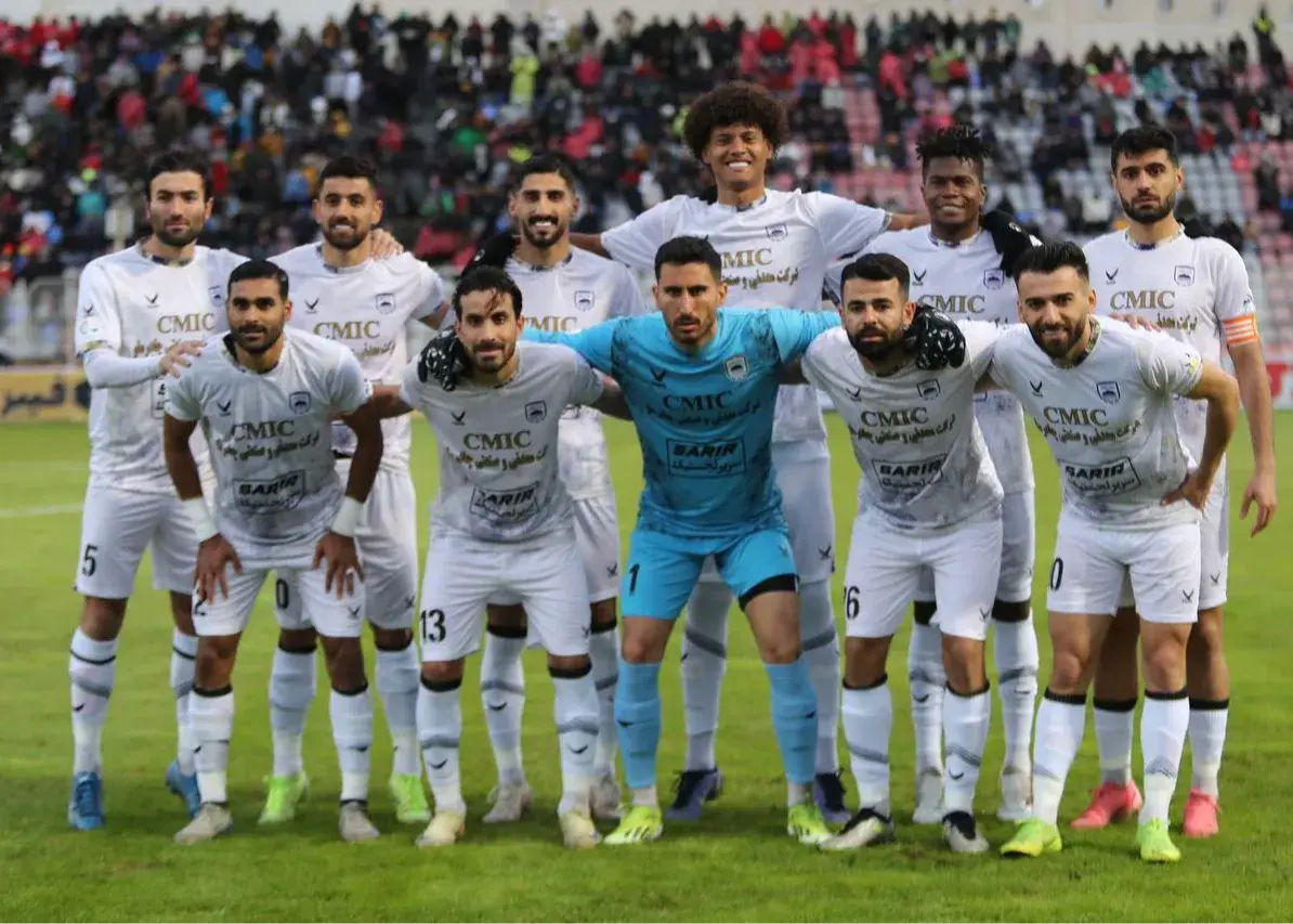 گزارش زنده: ذوب آهن 0 – چادرملو 0