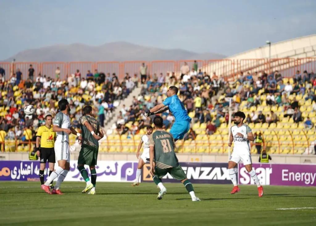 فروزان روی دست همه بلند شد! (عکس)