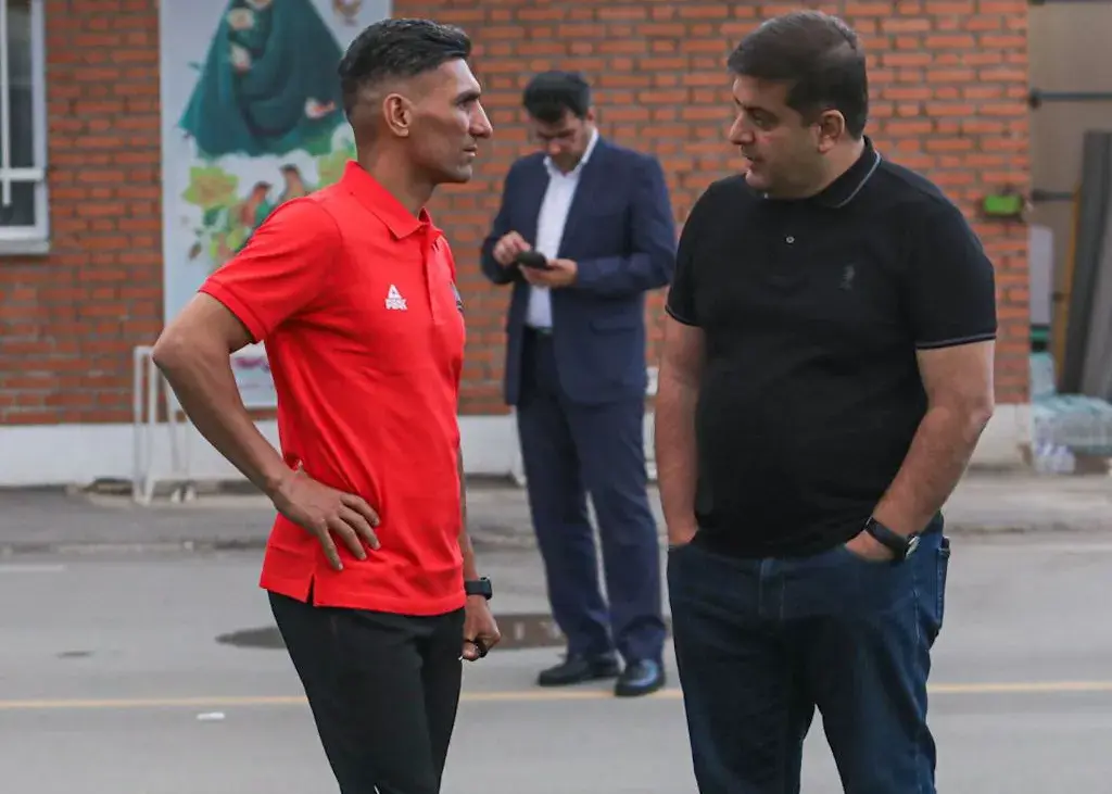 صادقی با نساجی قرارداد بست