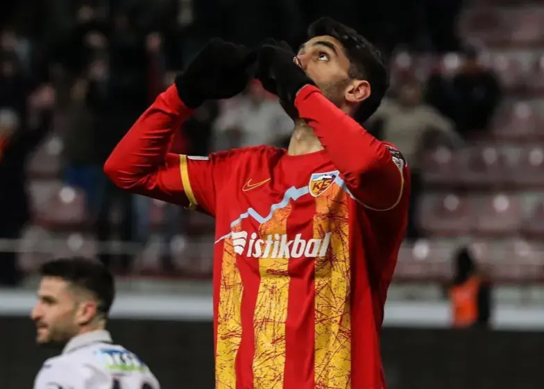 حمله علی کریمی به ناکامی 13 ماهه