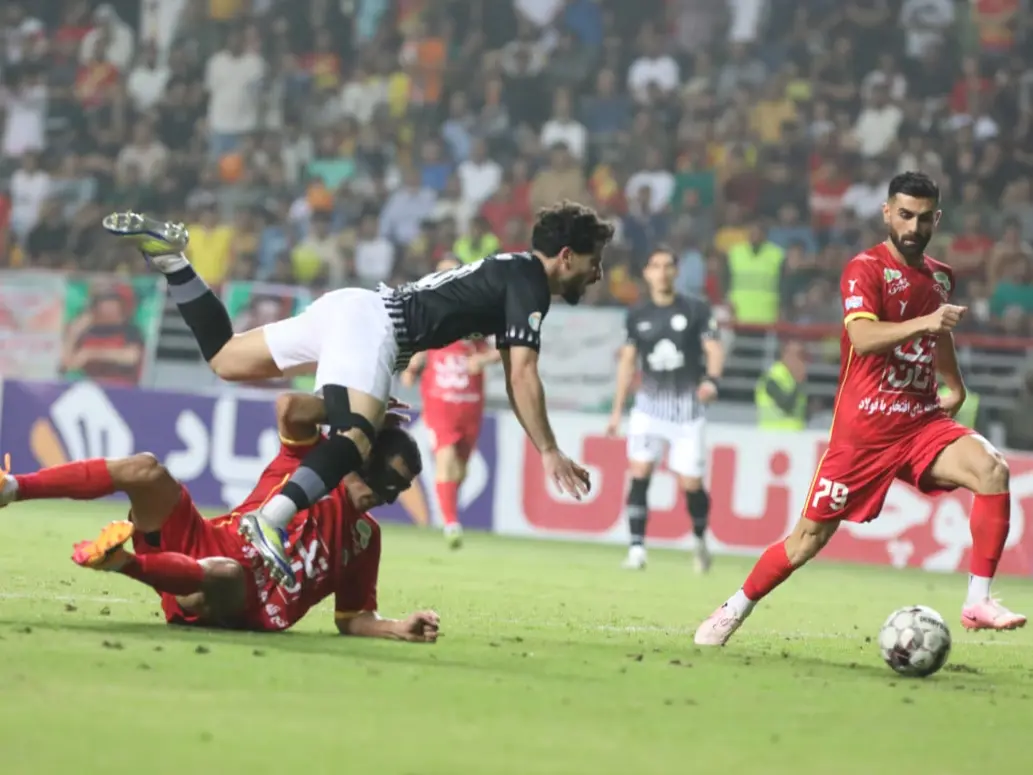 آشکار و واضح: پنالتی به سود تراکتور!