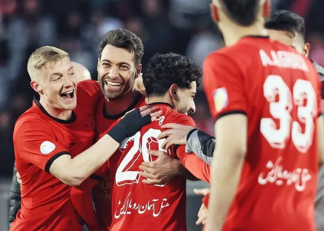 کلین‌شیت تراکتور دو نفره بود! (عکس)