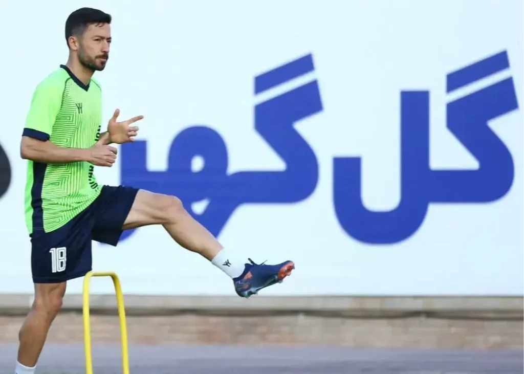 قهرمان سابق لیگ برتر علیه استقلال (عکس)
