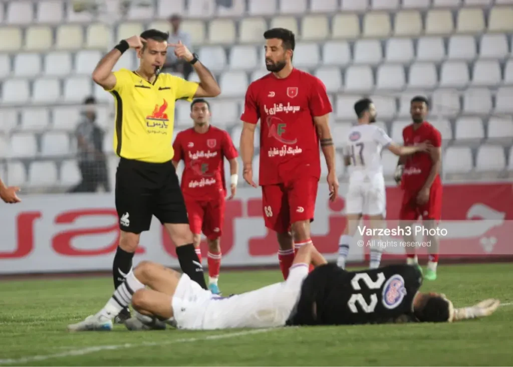 بازیکن جنجالی لیگ یک: از حرف‌ها خنده‌ام می‌گیرد!