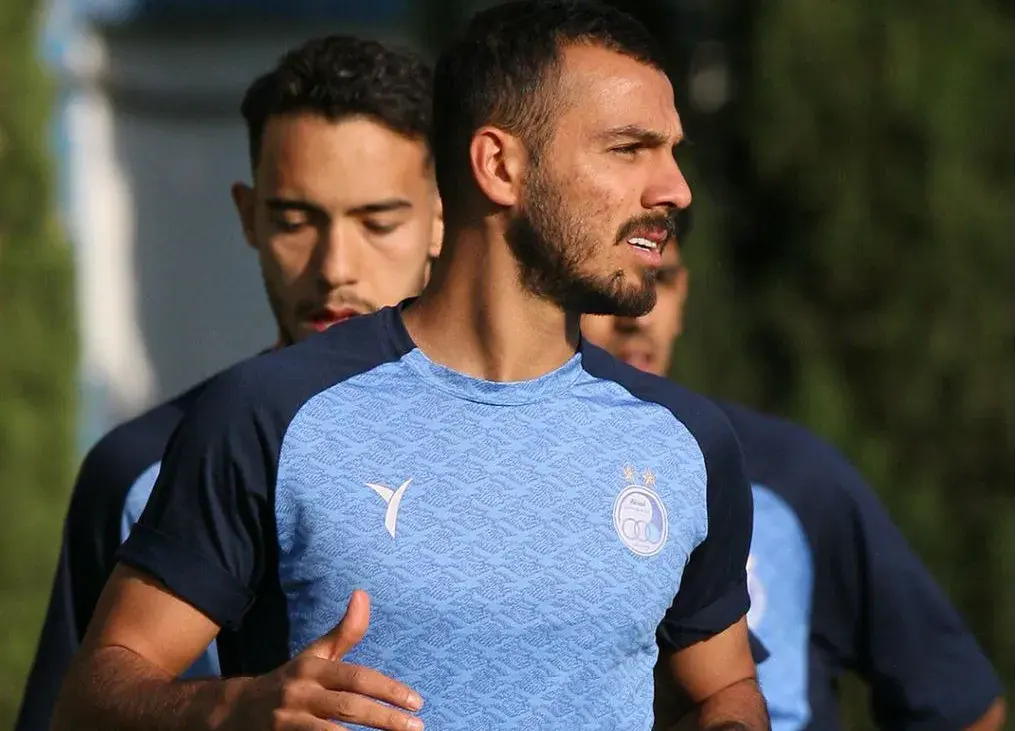 مدافع استقلال تیم خرید (عکس)