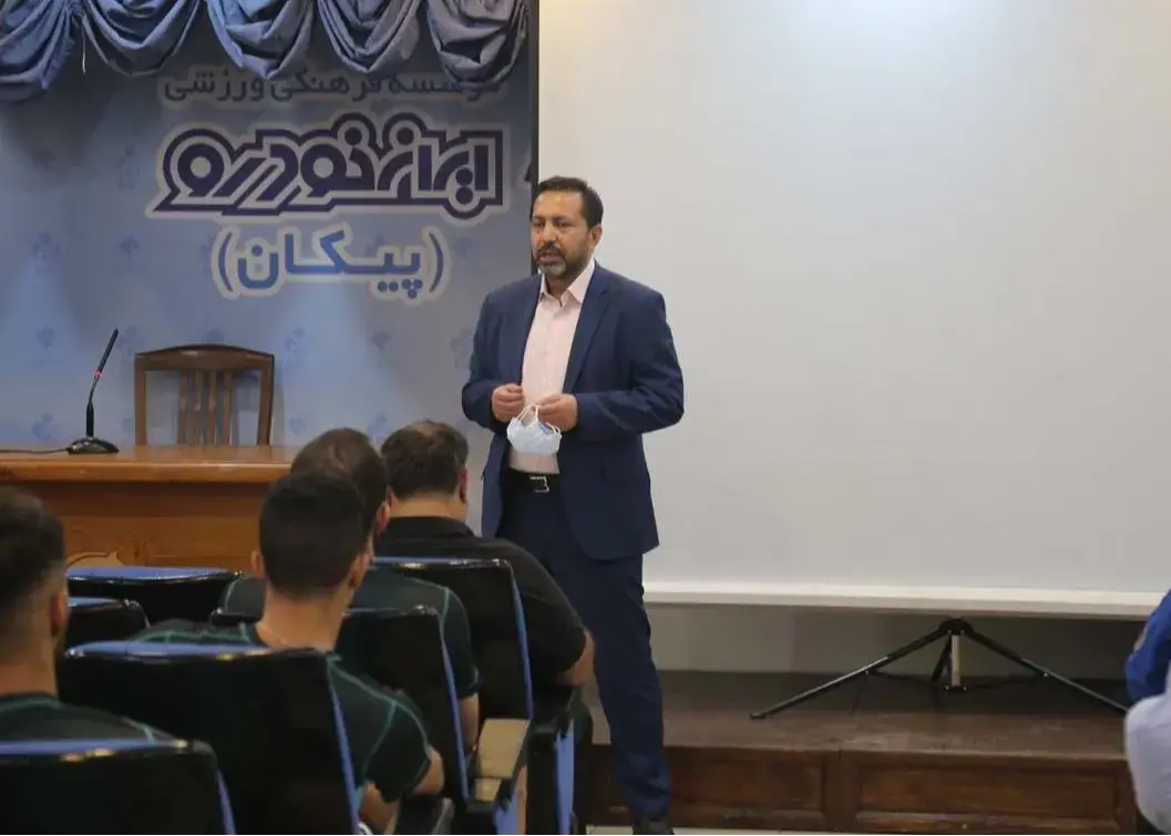 مدیرروستا علیه آتیلا حجازی: از دوستان پدرت بپرس!