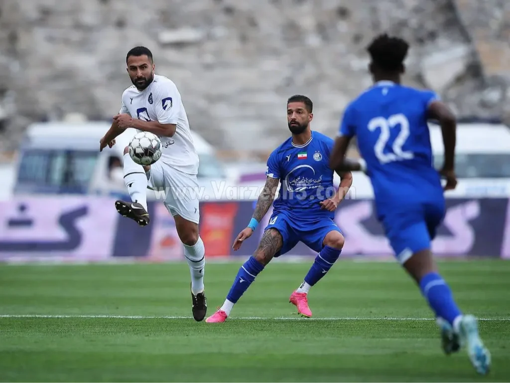 خاک و نخاله‌ها، تماشاگران بدون بلیت سرخابی‌ها!