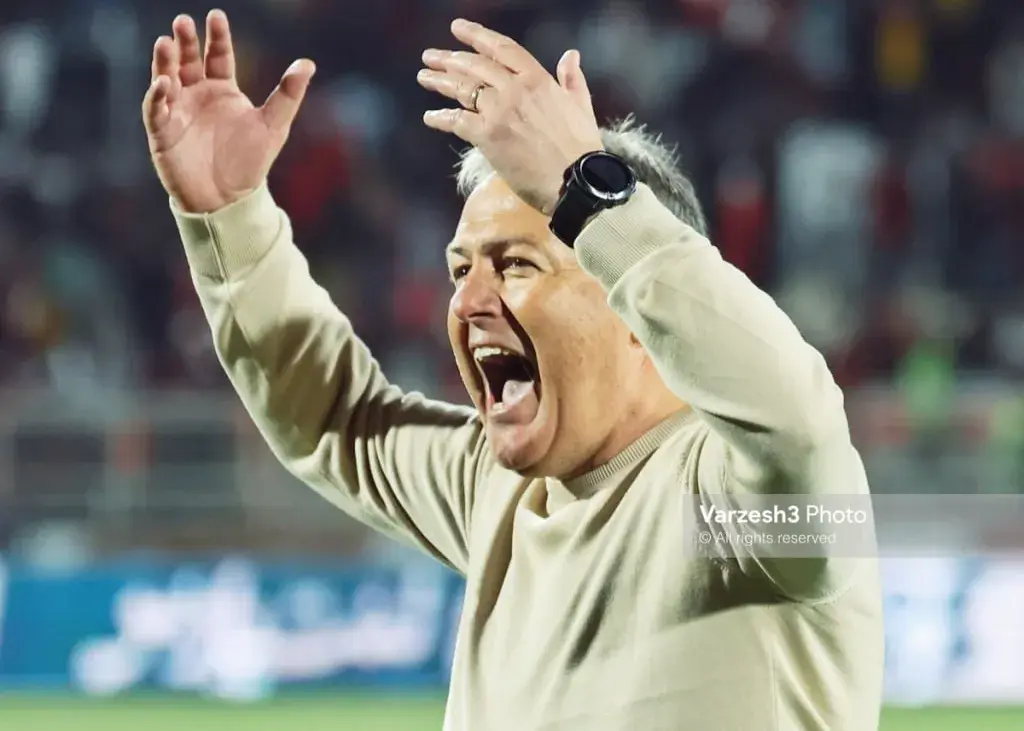 دراگان در آغوش بازیکن محبوبش: متواضع باشید!