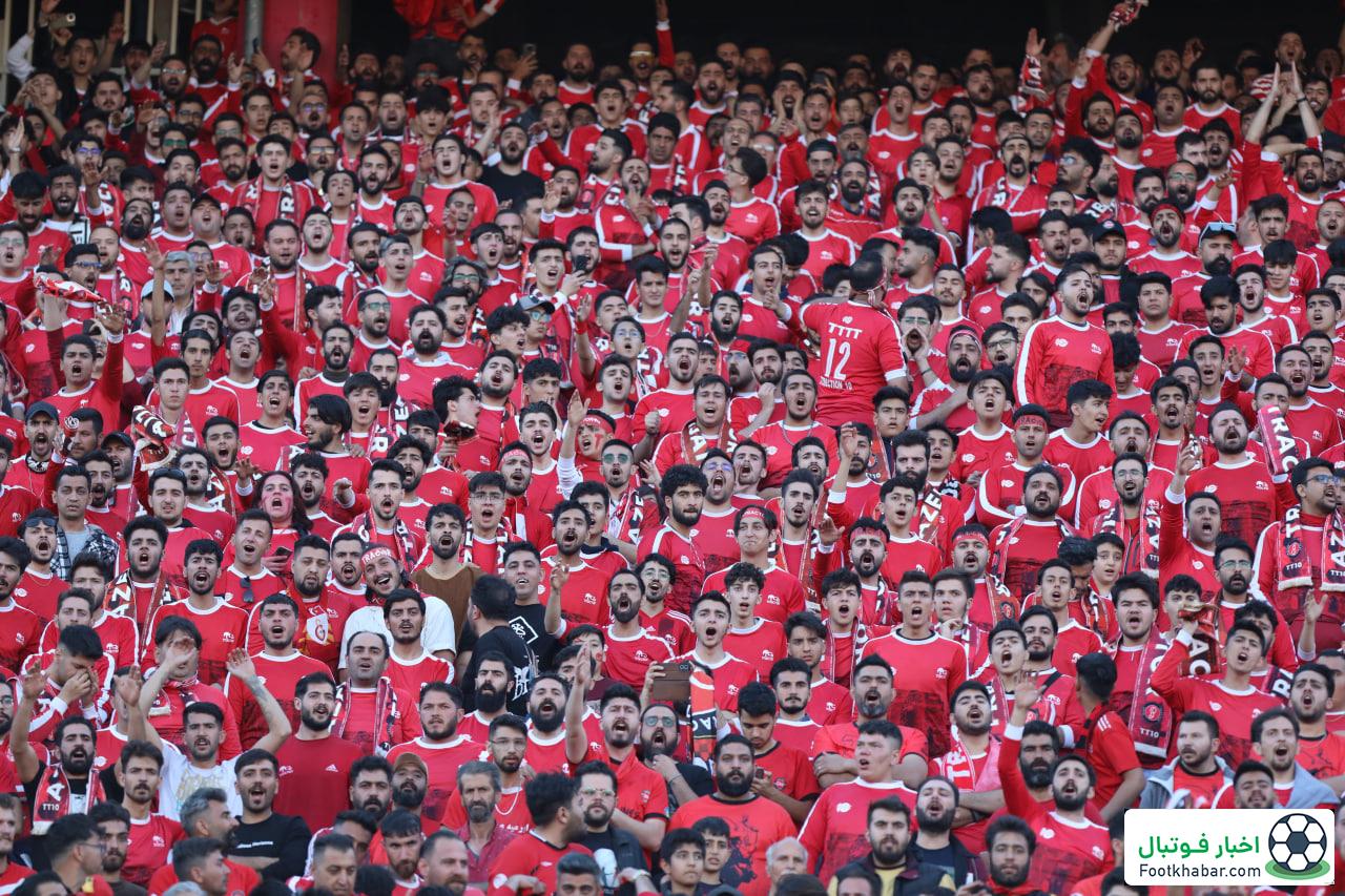 تراکتور مملو از تماشاگر، از خانه ببینید!