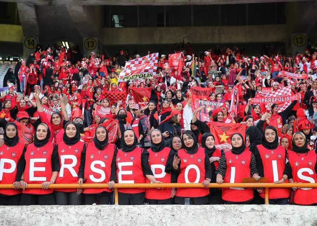 زنان پرسپولیسی سکوهای آزادی را پُر نکردند