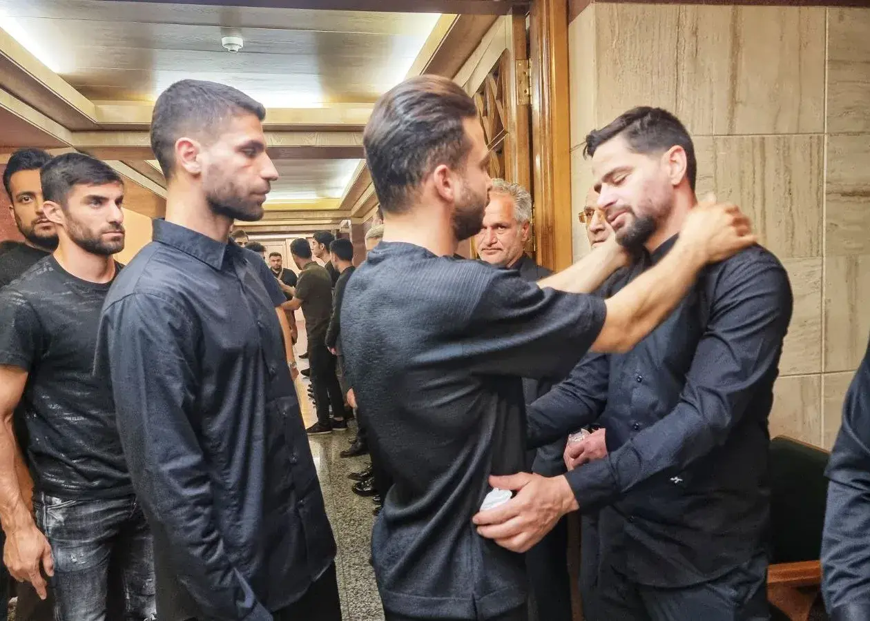 چهره‌های سرشناس در مراسم ختم مادر کمال (عکس)