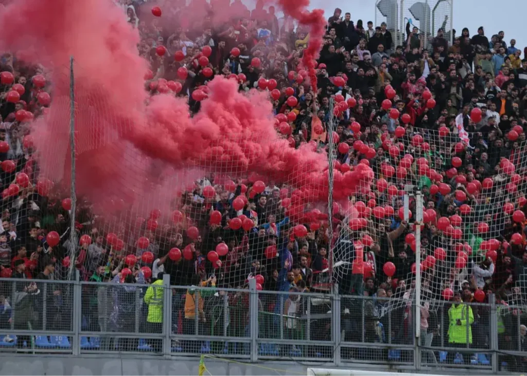 نساجی از شمس‌آذر بازیکن گرفت