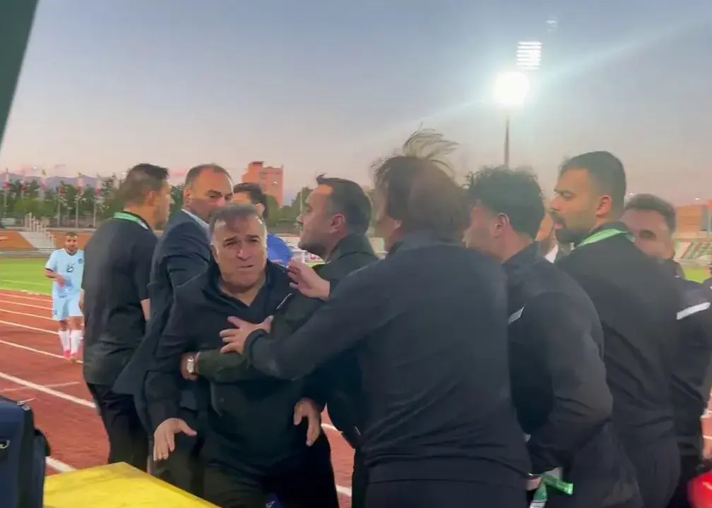 سیروس به نظرمحمدی: پررو نباش!