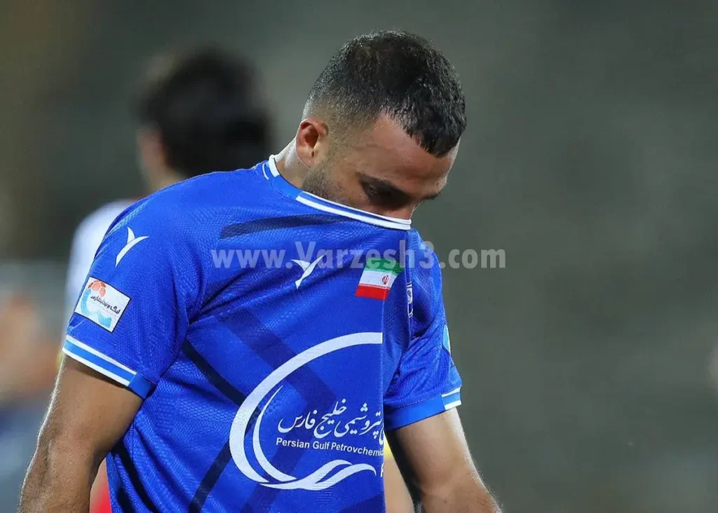 حضور مشکوک یک بازیکن در باشگاه استقلال!