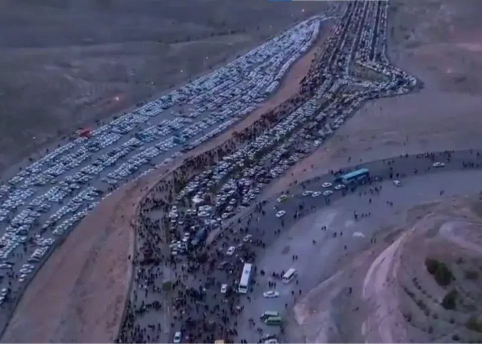 دردسر بازیکنان تراکتور و ملوان برای خروج از یادگار