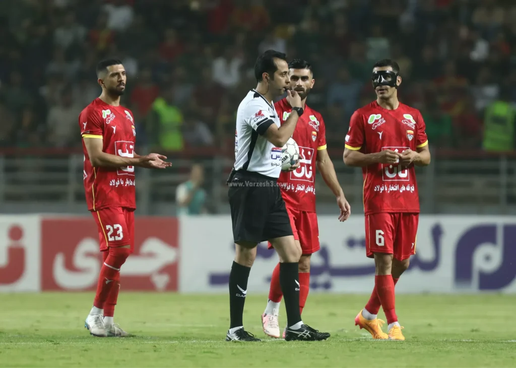 کارشناسی صحنه‌های جنجالی فولاد – تراکتور