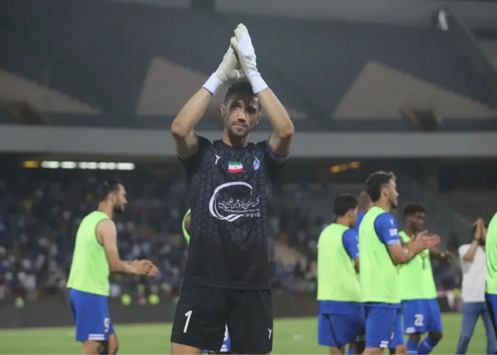 جایزه بزرگ در انتظار حسینی: دستکش طلای آسیا