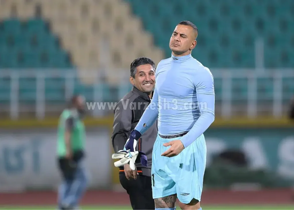 مشورت درست یک توپ‌‌جمع‌کن برای مهار پنالتی لک!