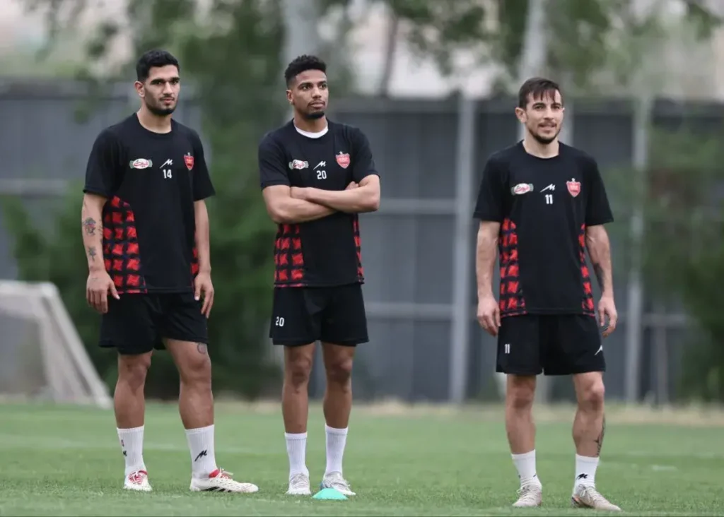 پرواز کاروان پرسپولیس به‌سوی آخرین امیدها (عکس)