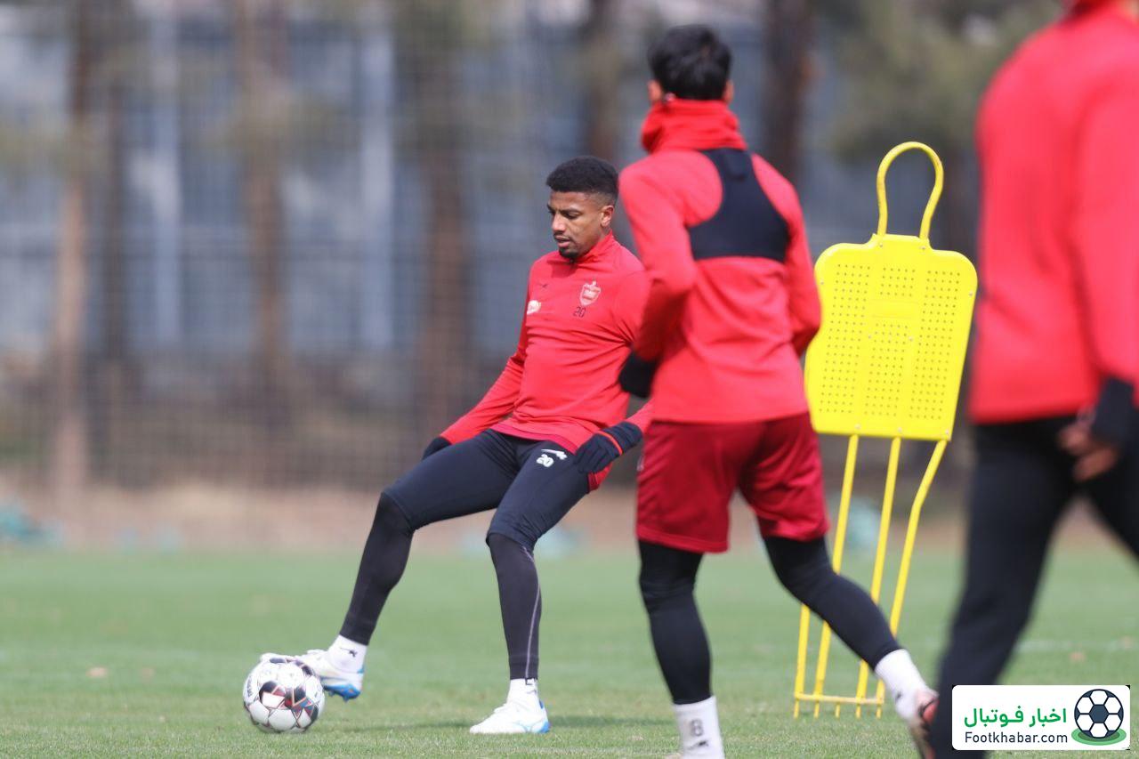 بازگشت مدافع پرسپولیس به تمرینات گروهی