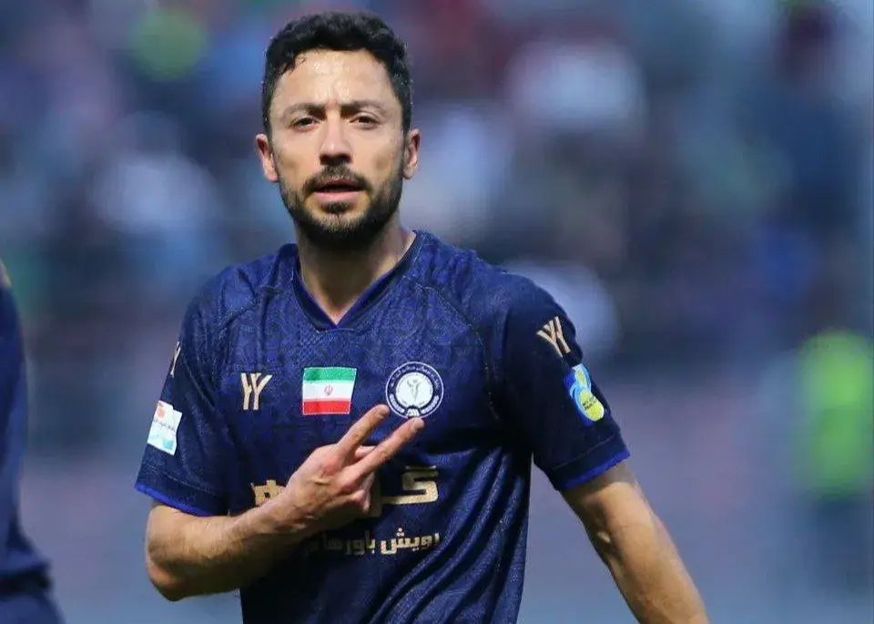 عاشوری: آرزو می‌کنم نساجی در لیگ برتر بماند