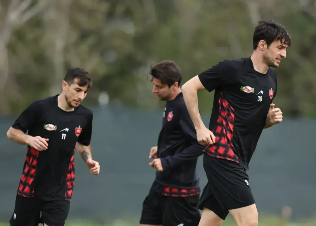 دست دادن در تمرین پرسپولیس ممنوع شد!