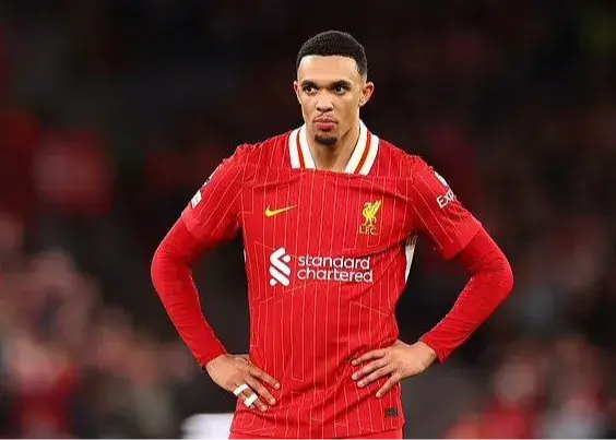 آرزوی هواداران لیورپول‌: کاش آرنولد هم تمدید کند