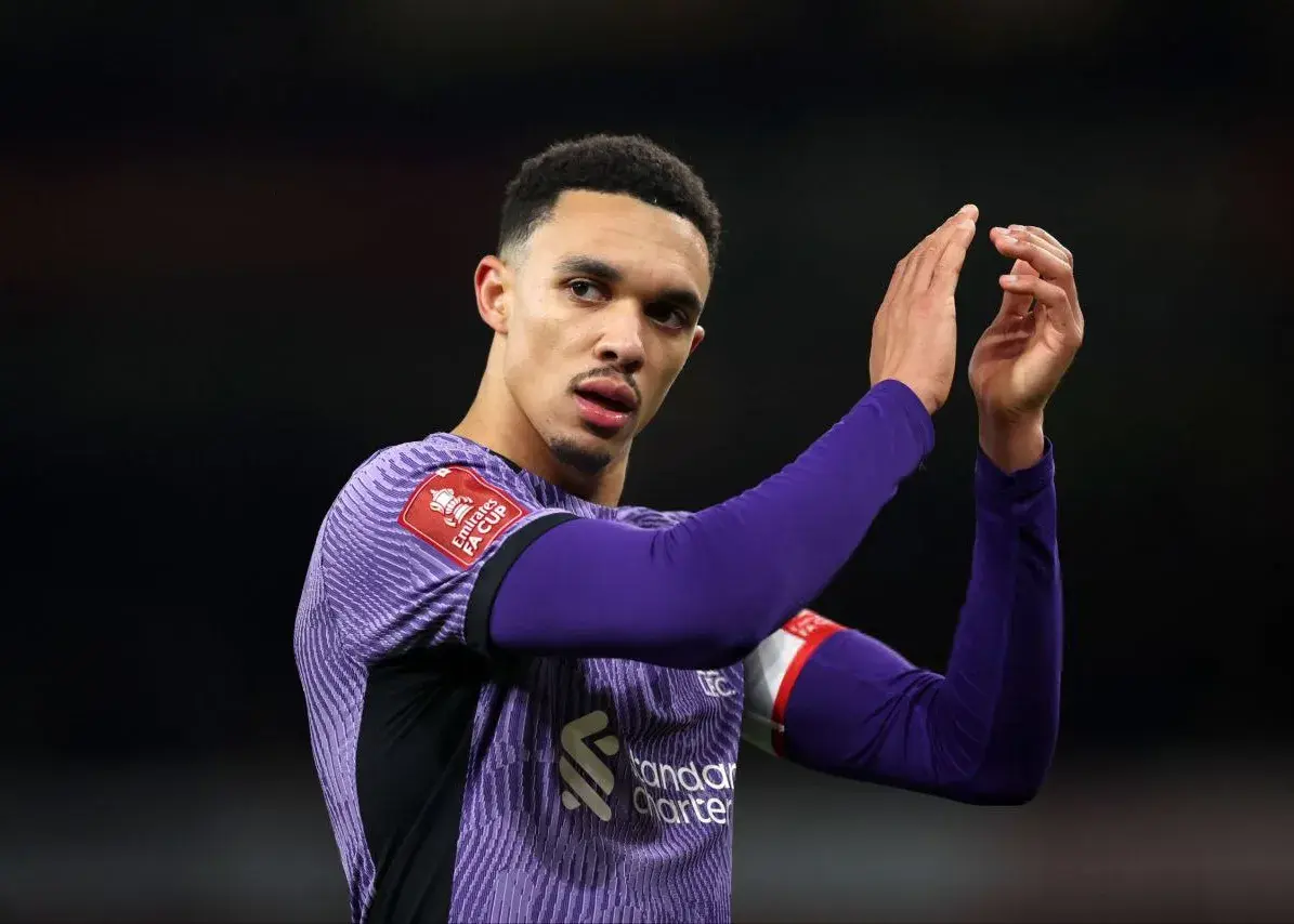 آرنولد نمی‌توانست در روی هم‌تیمی‌ها نگاه کند!