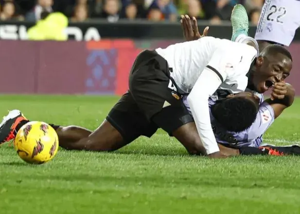 آفساید امباپه، دیاخابی را نجات داد!