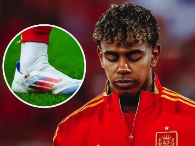 ادای احترام خاص یامال به پدر و مادرش