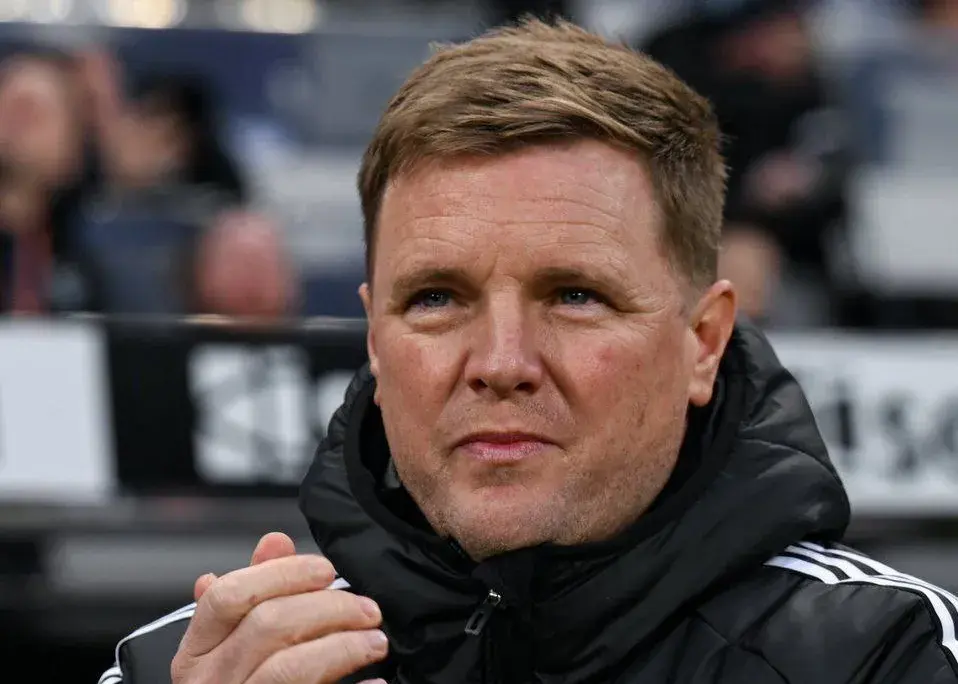 ادی هاو:/ رفتار لیورپول با ایساک به ما مربوط نیست