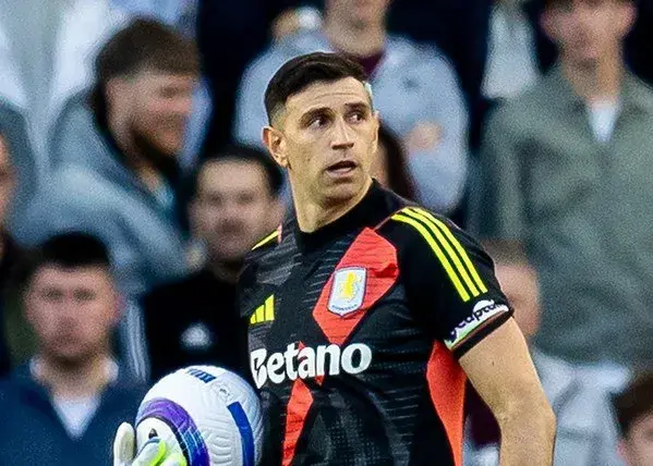 استون‌ویلا نگران است: دیبو در فرانسه یعنی جنجال