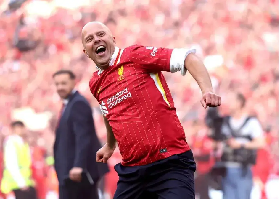 اشلوت برای کلوپ سرود و قهرمانی را تقدیم کرد!