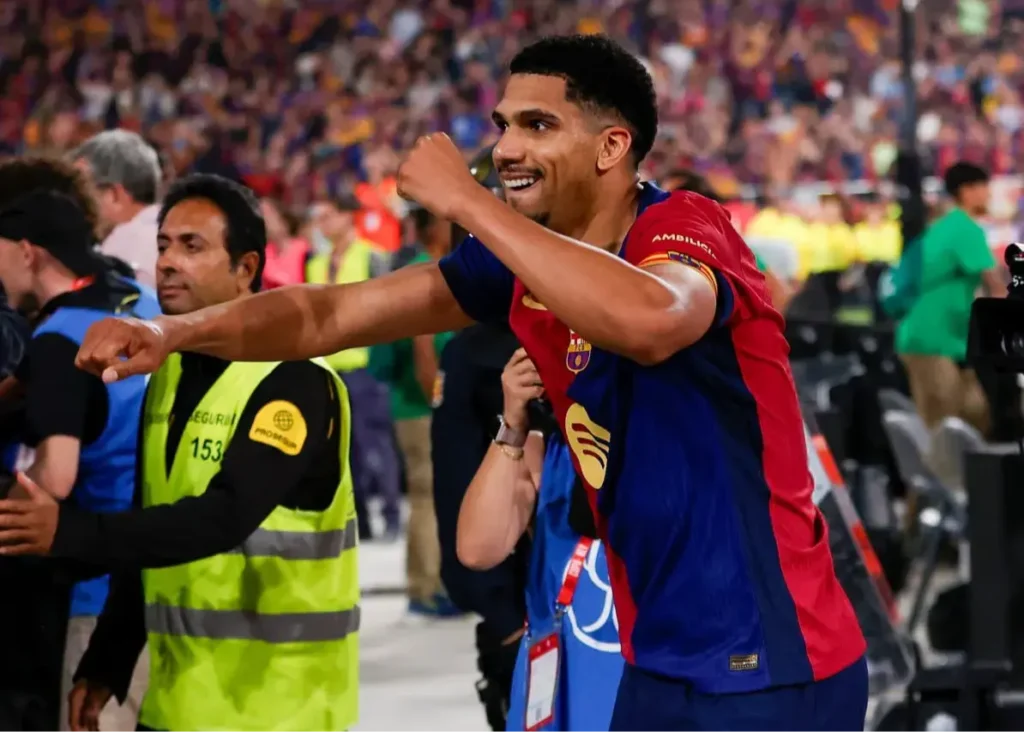 بارسا نگران خط دفاعی شد: پیشنهاد بزرگ برای آرائوخو