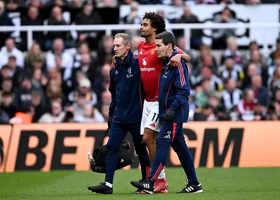 بدشانسی‌های تمام نشدنی یونایتد: مصدومیت بی‌دلیل زیرکزی