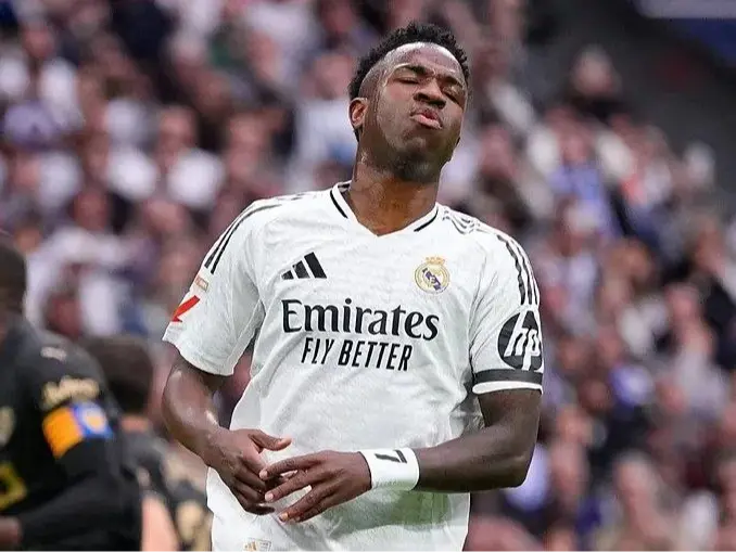 برنابئو به جمع معترضان وینیسیوس پیوست