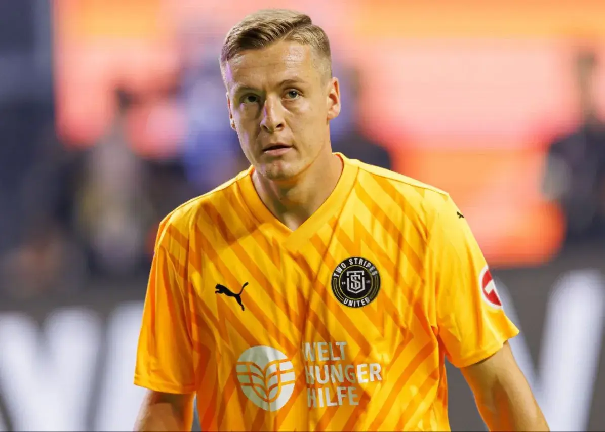 به جای رودیگر باید اعضای گروه سرود بیاورید!