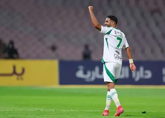 ریاض محرز:/ من و رونالدو در عربستان پیشگام هستیم