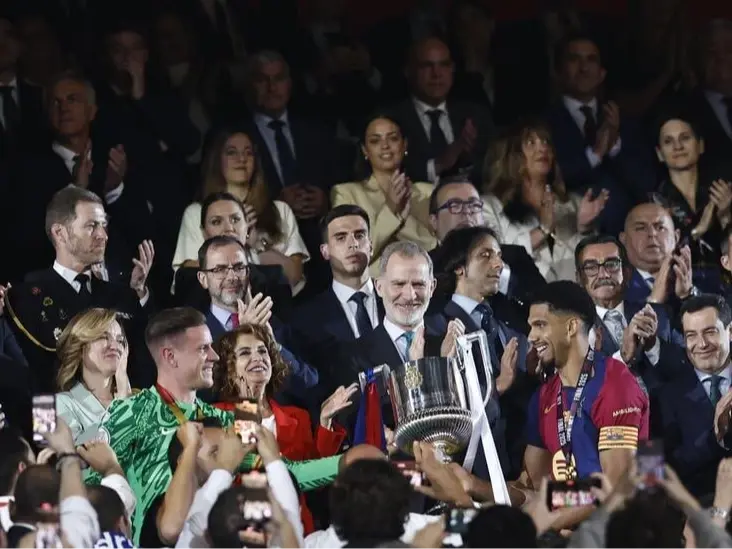 تبریک قهرمانی به بارسلونا جنجالی شد