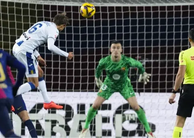 تهدید از آسمان: بارسلونا هشدار گرفت