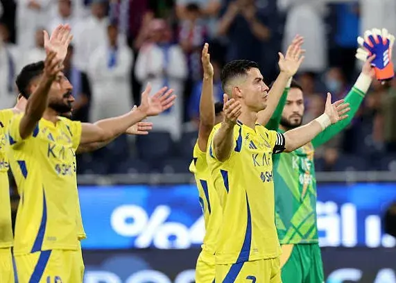 تکذیب شد: رونالدو نمی‌خواهد با مسی هم‌بازی شود