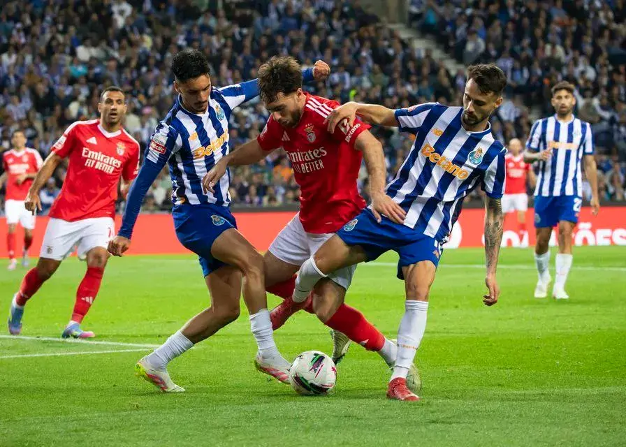 جریمه عجیب پورتو: رختکن مهمان نور نداشت!